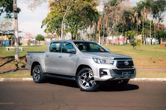 TOYOTA HILUX 2.8 SRX 4X4 CD 16V DIESEL 4P AUTOMÁTICO TOYOTA HILUX 2.8 SRX 4X4 CD 16V DIESEL 4P AUTOMÁTICO